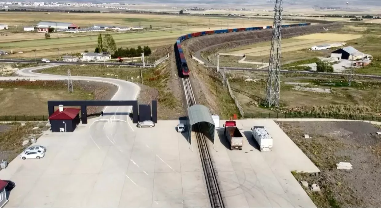 Kars Demiryolu ile Asya ve Avrupa Arası Yük Taşımacılığı Artıyor