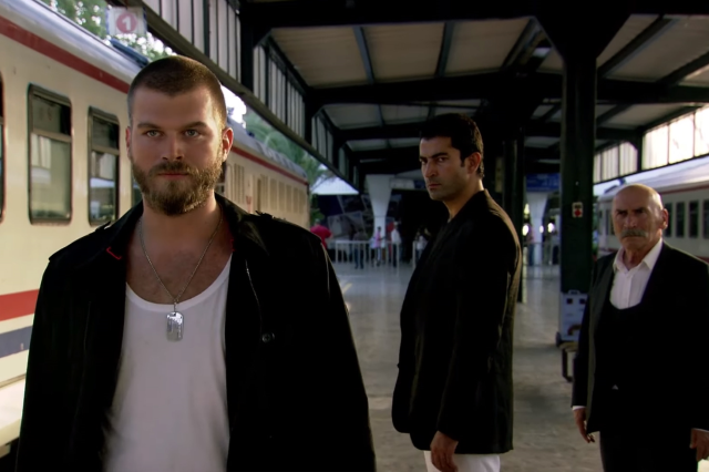 Kıvanç Tatlıtuğ'un hayatı bir vitrin ilanıyla değişti Kıvanç Tatlıtuğ'un hayatı bir vitrin ilanıyla değişti