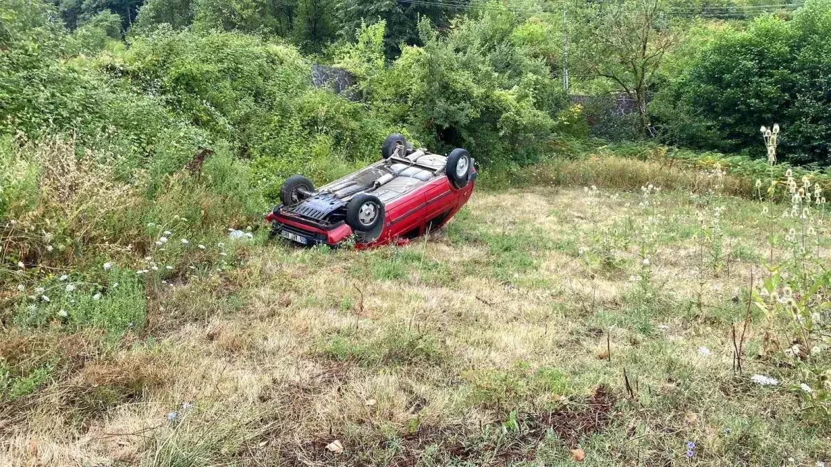 Kocaeli'de Kontrolden Çıkan Otomobil Ev Bahçesine Uçtu