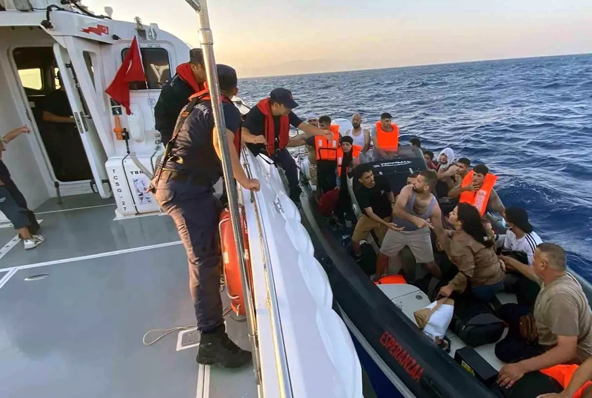 Marmaris açıklarında 22 düzensiz göçmen kurtarıldı