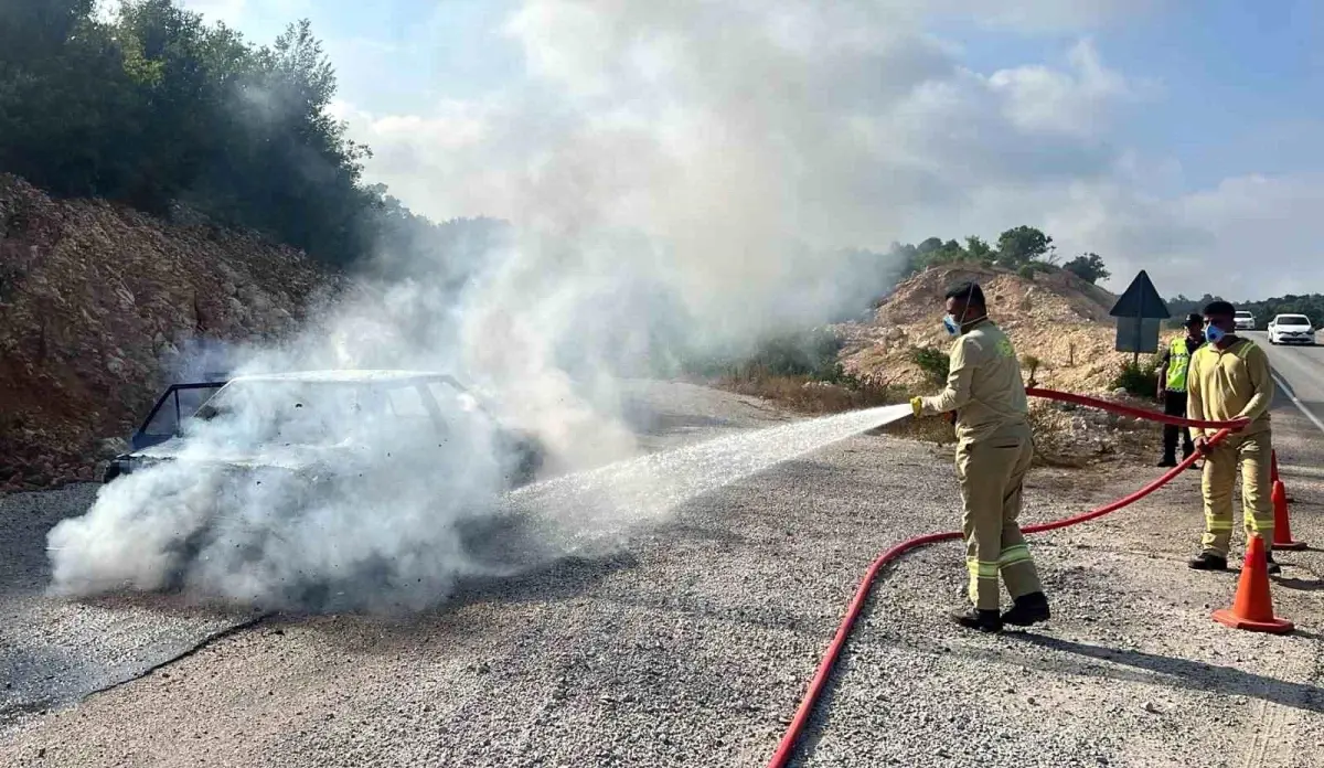 Mersin'de Seyir Halindeki Araç Yangını