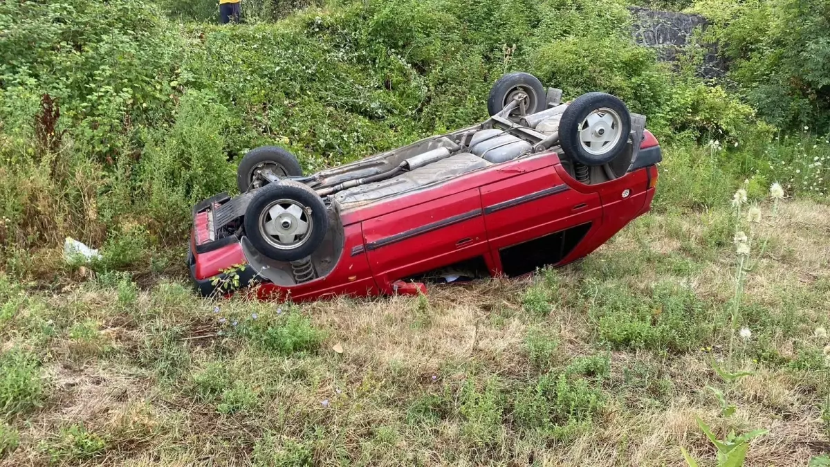 Başiskele'de Takla Atan Otomobilin Sürücüsü Yaralandı
