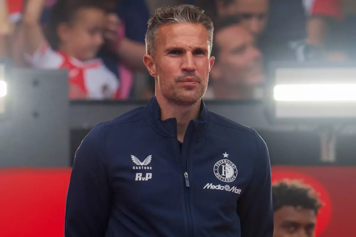 Robin Van Persie, Fenerbahçe maçı öncesi kötü haberi verdi
