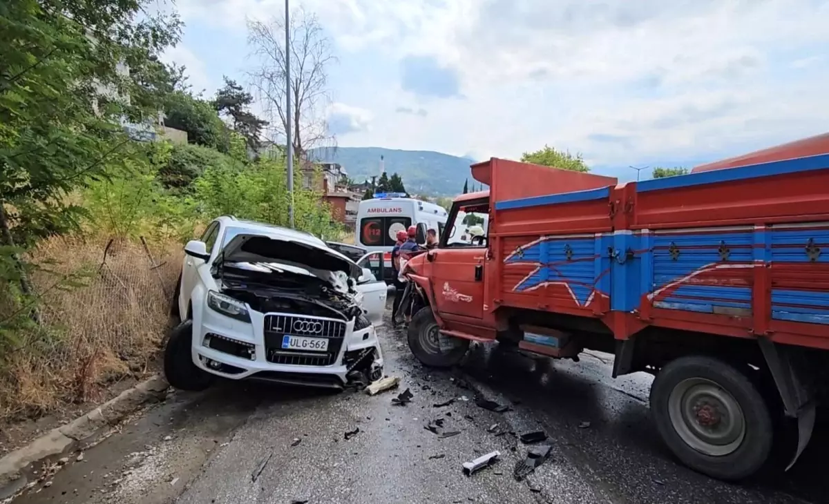 Sakarya'da Trafik Kazası: 5 Yaralı