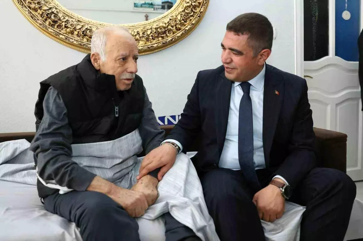 Şehit babasına geçmiş olsun ziyareti