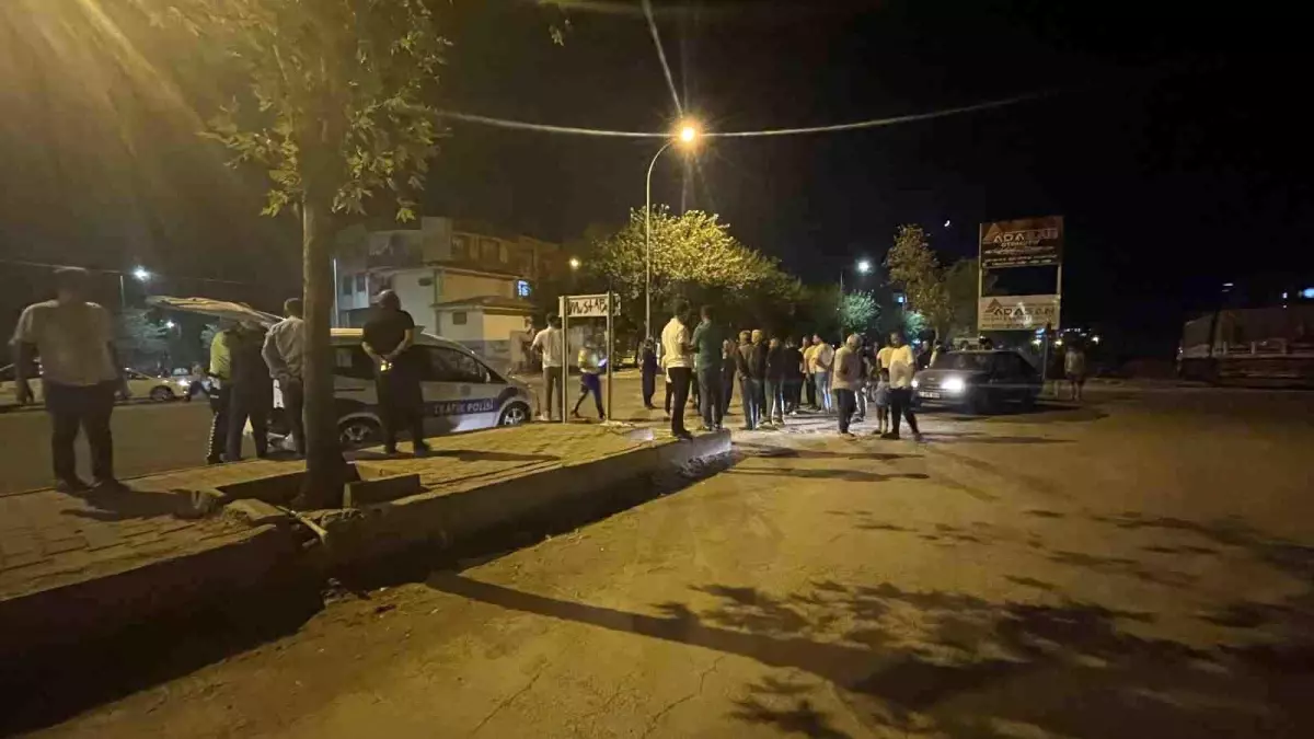 Şanlıurfa'da Otomobil ve Motosiklet Çarpışması: 3 Yaralı