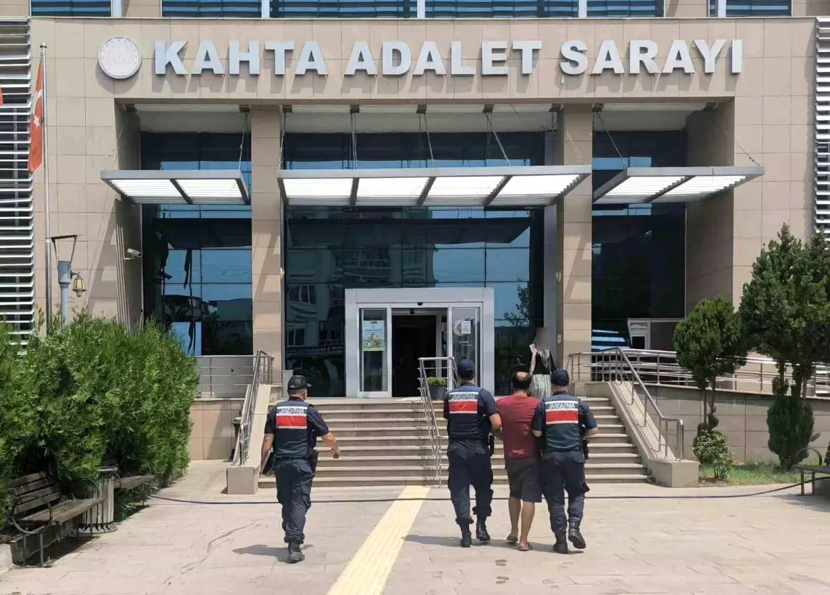 Adıyaman'da Uyuşturucu Operasyonu: 21 Kilo Esrar ve 14 Tabanca Fişeği Ele Geçirildi