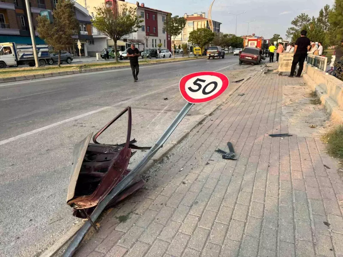 Afyonkarahisar'da Kaza: 3 Yaralı