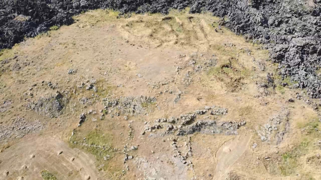 1855 yılında Tendürek Dağı'ndan akan lavların yuttuğu köyleri araştırıyorlar 1855 yılında Tendürek Dağı'ndan akan lavların yuttuğu köyleri araştırıyorlar