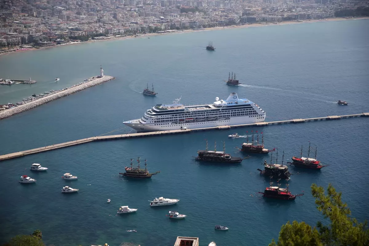Nautica Kruvaziyeri Alanya'ya 602 Turist Getirdi