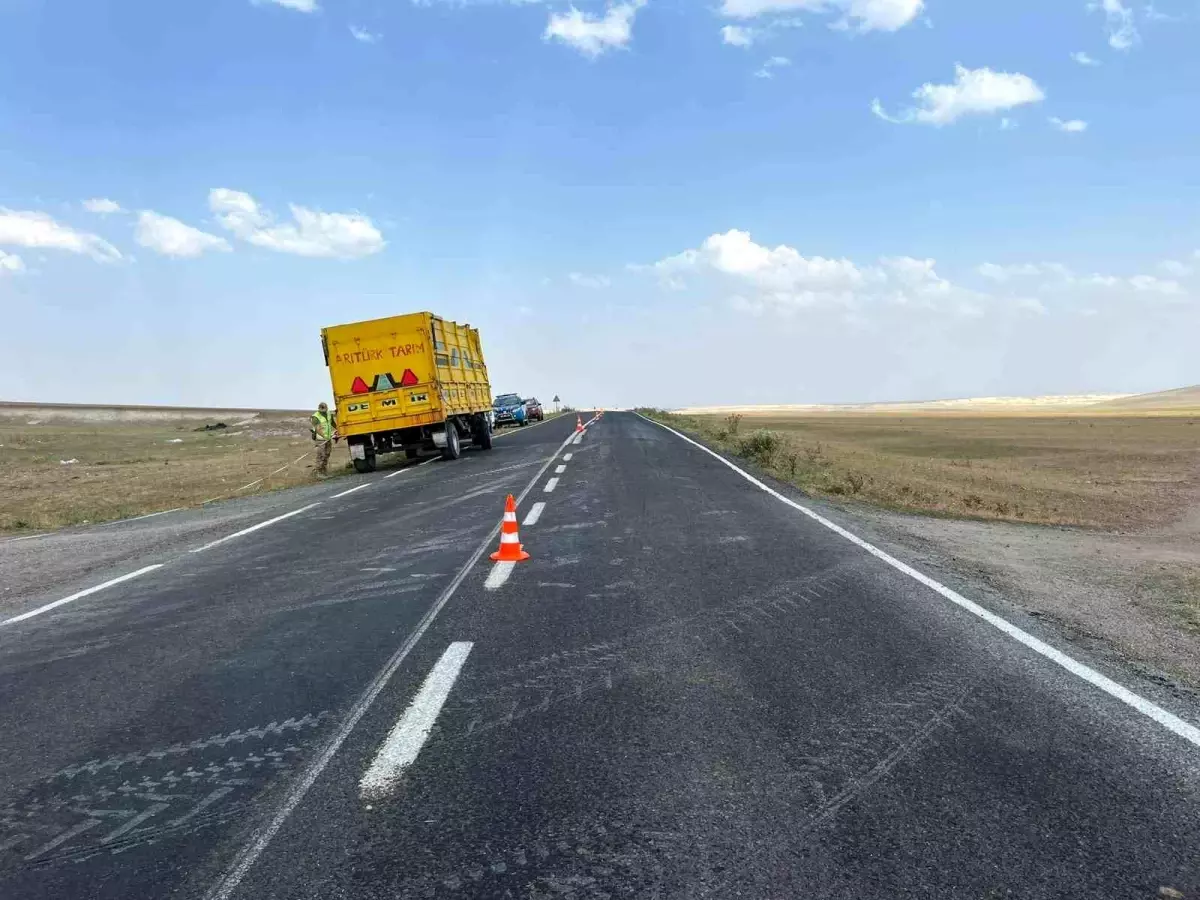 Akyaka'da Trafik Kazası: Maddi Hasar Oluştu