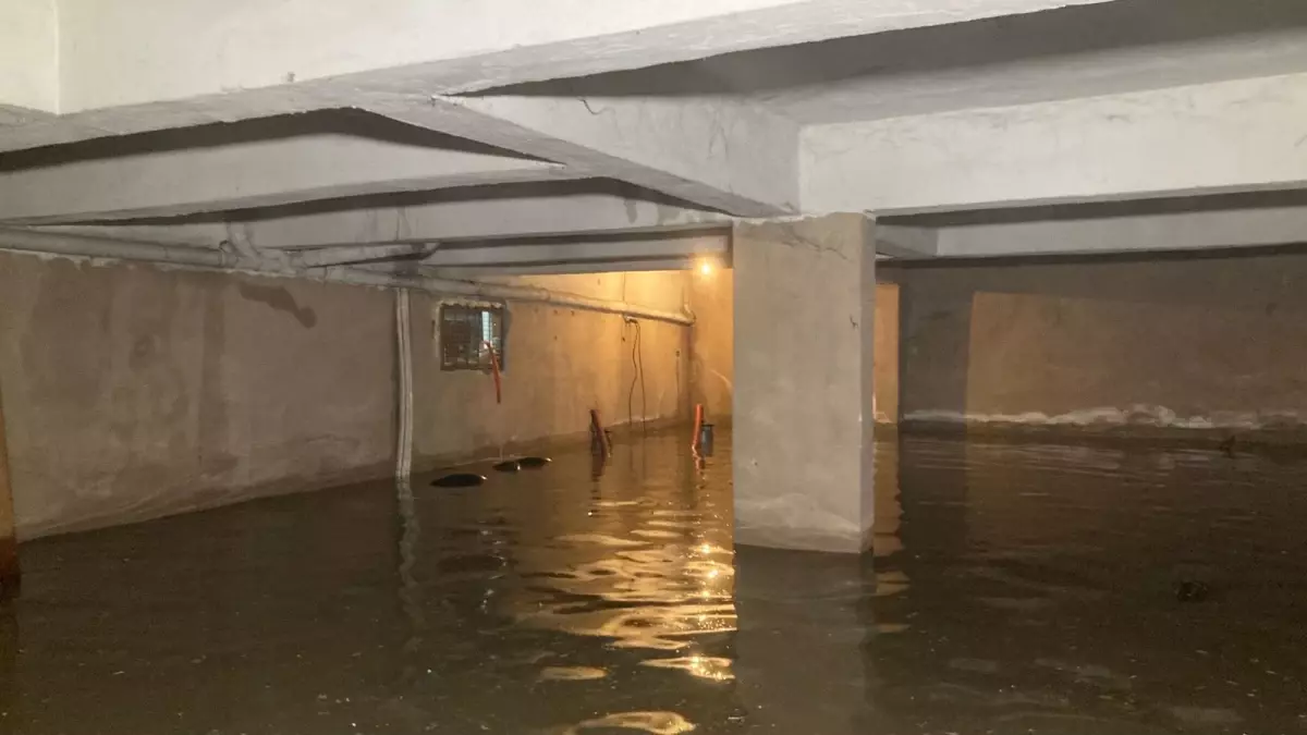 Ankara'da Sağanak Yağışlar Hayatı Felç Etti