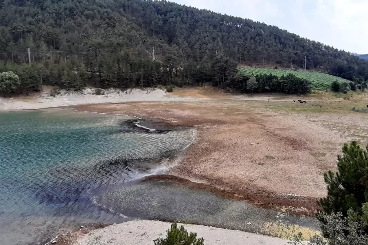 Sular çekildi, Sünnet Gölü kuruma noktasına geldi
