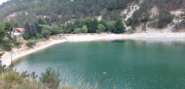 Aşırı sıcaklar Sünnet Gölü'nü vurdu: Sular çekildi, göl kuruma noktasına geldi