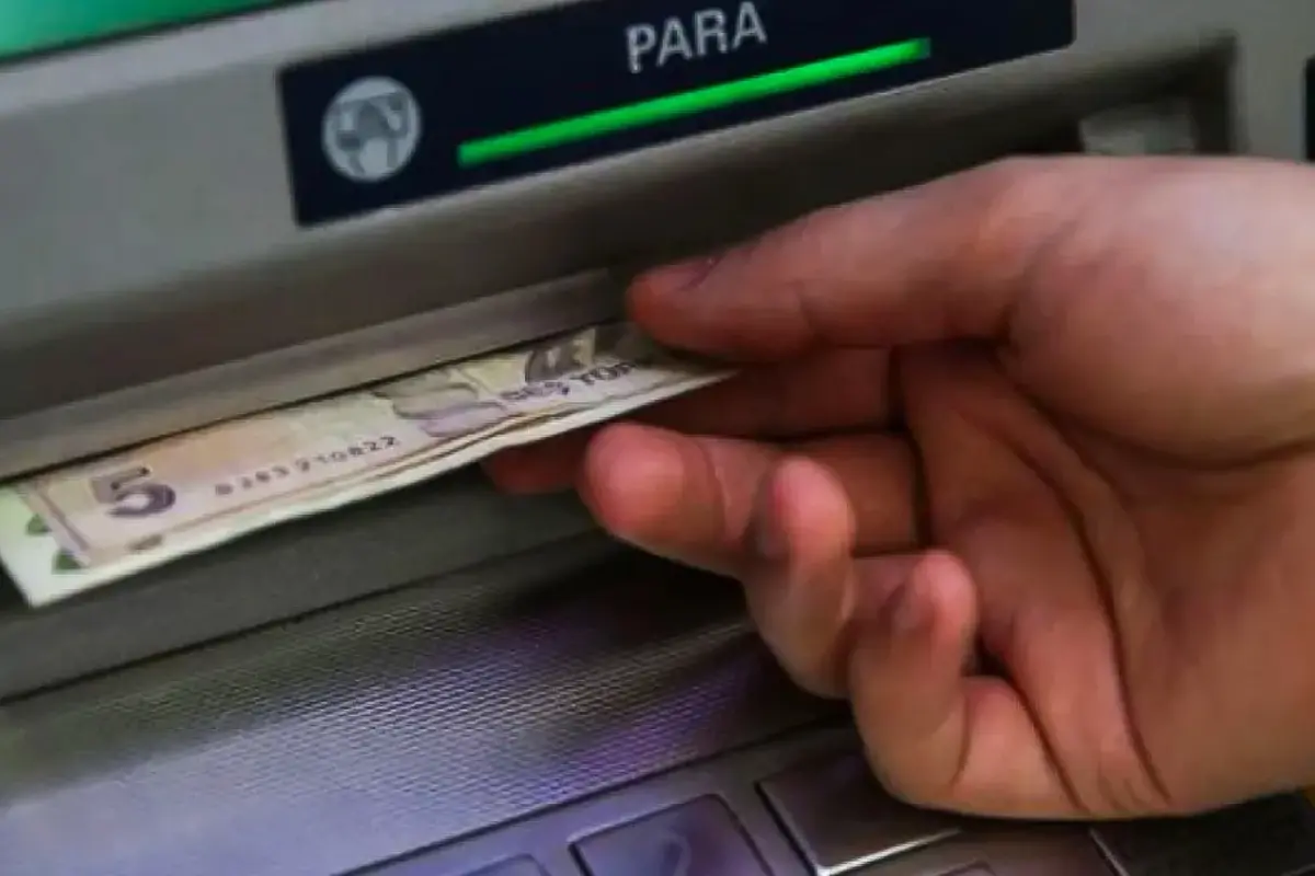 ATM'de parası sıkışanlar dikkat! Dolandırıcıların yeni yöntemi 'pes' dedirtti