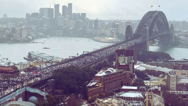 Avustralya'da 90 bin kişi Filistin'e destek için yürüdü