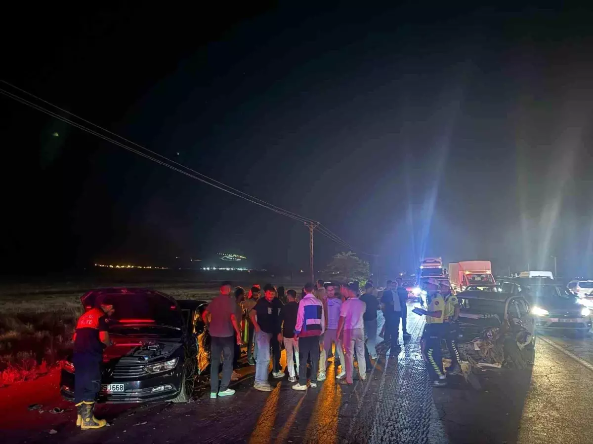 Bitlis'te Trafik Kazası: 4 Yaralı