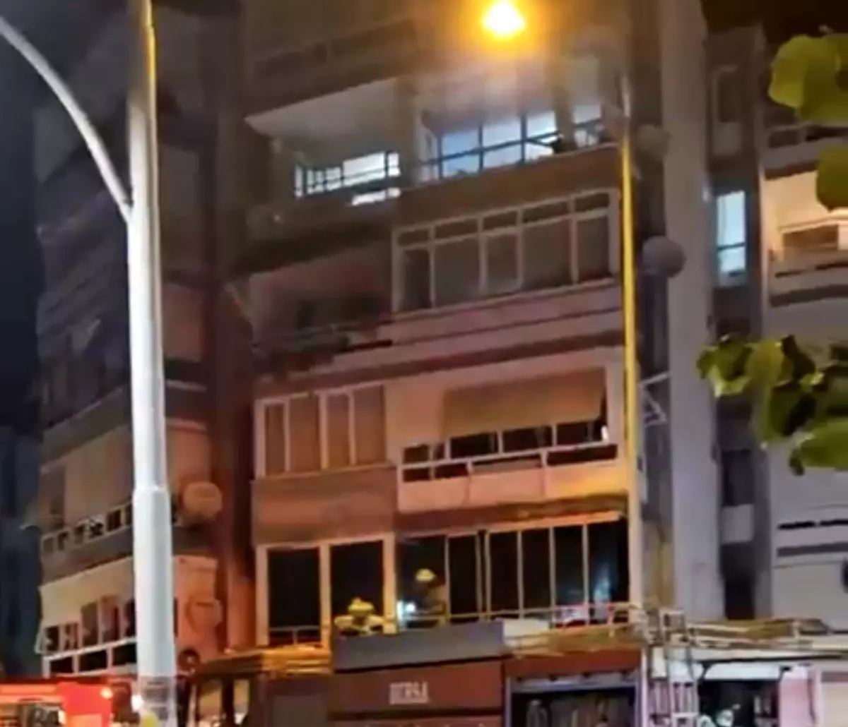 Gemlik'te Yangın, Facia Önlenerek Kontrol Altına Alındı