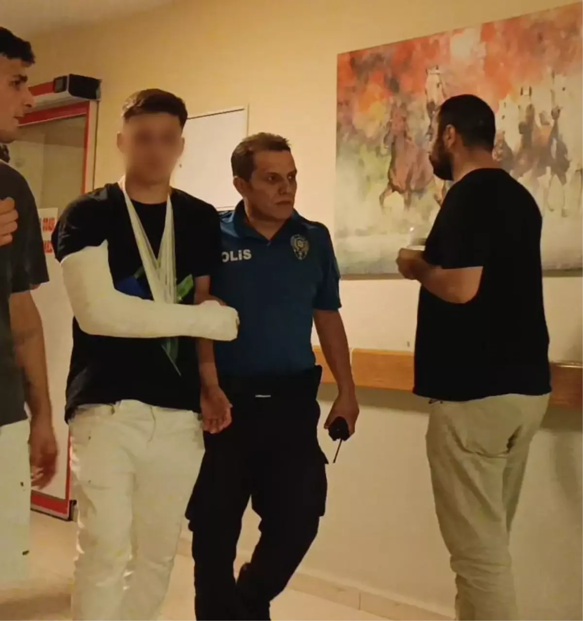Bursa'da Kız Arkadaşına Taciz İddiasıyla Kavga: Bir Kişi Bıçaklandı