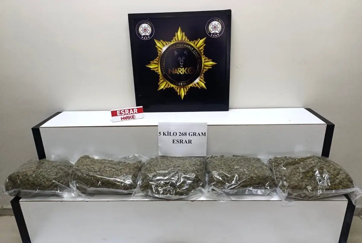 Edremit'te Uyuşturucu Operasyonu: 5 Kilogram Esrar Ele Geçirildi