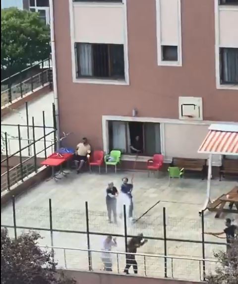 Engelli bireylerle görevlilerin su savaşı kamerada