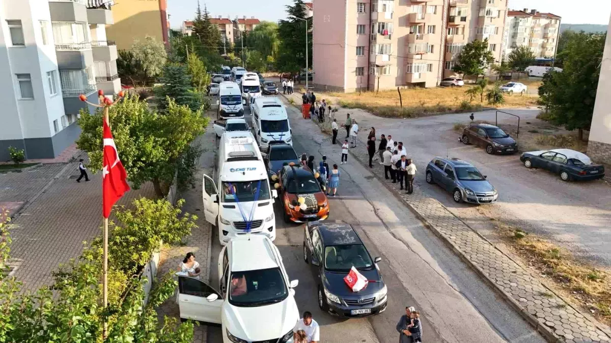 Eskişehir'de Sünnet Düğününde Renkli Konvoy Şöleni