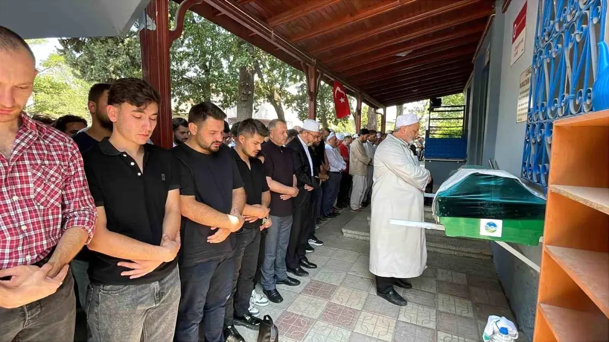 Bursa'ya Giderken Kaza Geçiren Genç İlahiyat Öğrencisi Hayatını Kaybetti