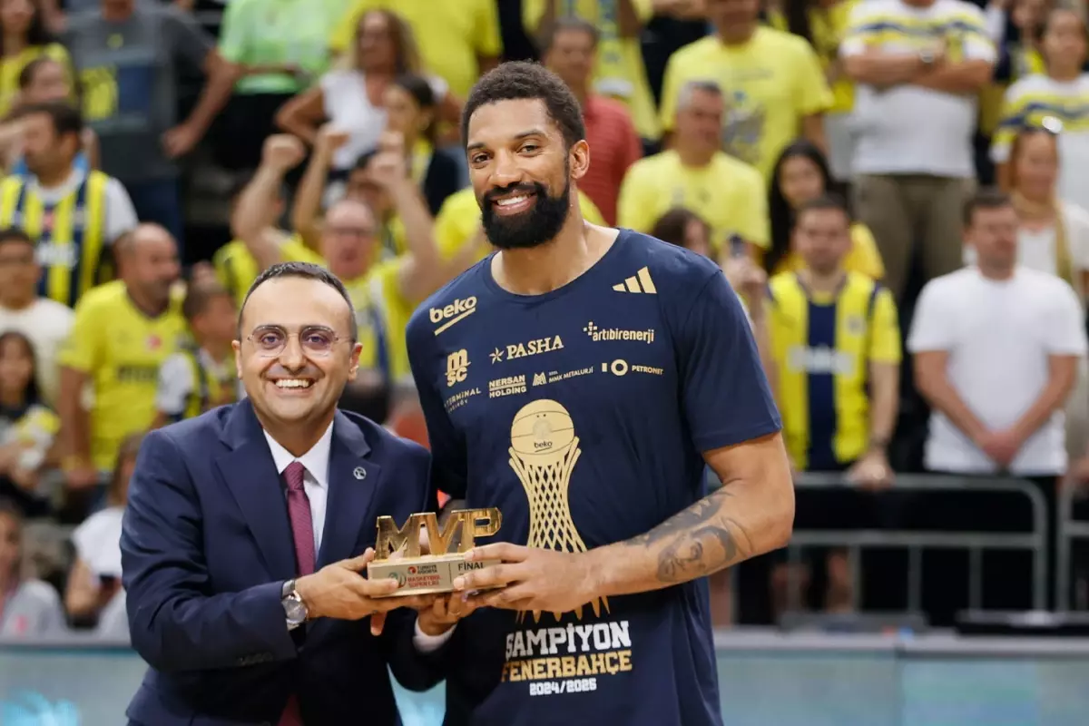 Fenerbahçe Beko, Khem Birch ile ''Yola devam'' dedi
