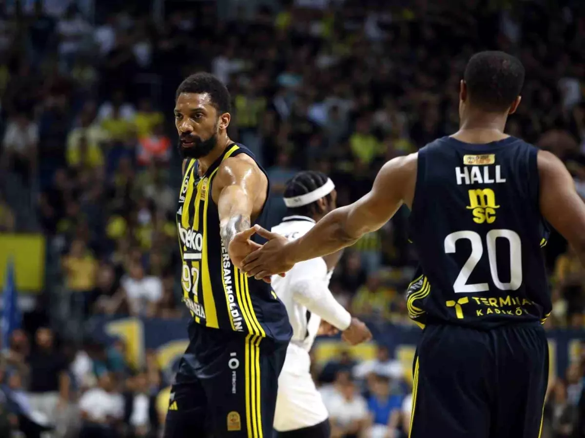 Fenerbahçe Beko, Khem Birch'ün Sözleşmesini Uzattı