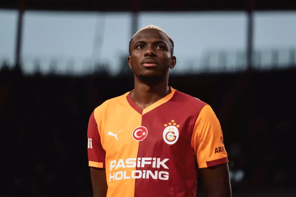 Galatasaray, Osimhen ve Sane için İmza Töreni Düzenledi