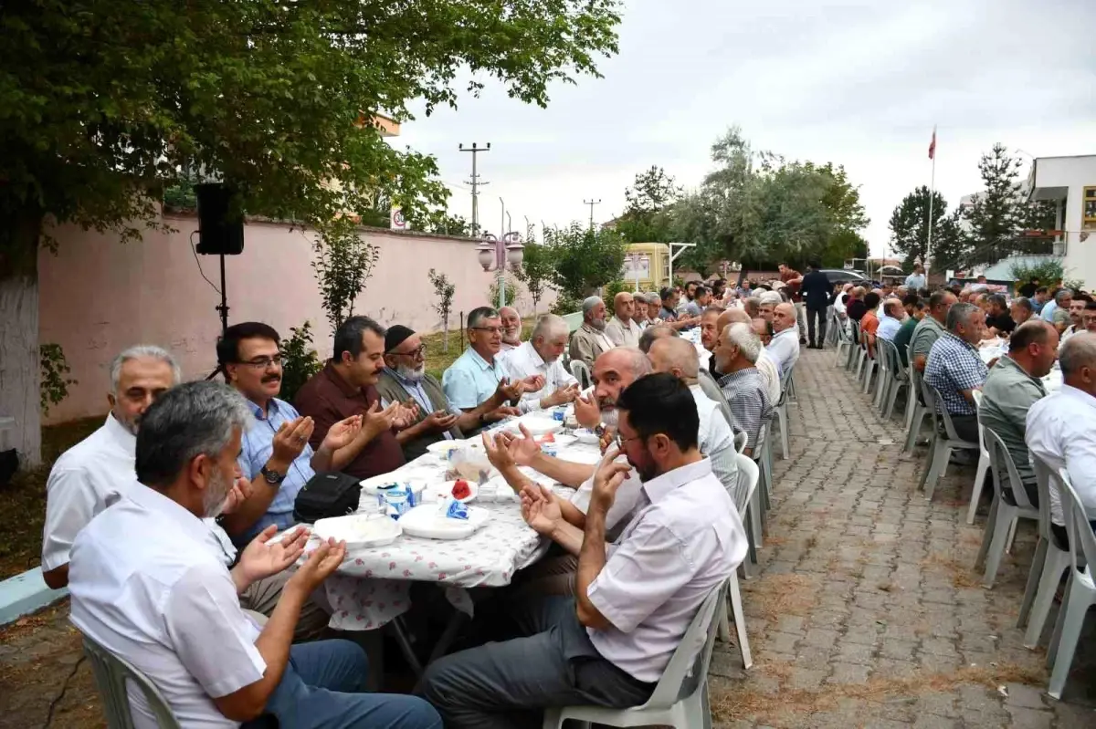 Vezirköprü İmam Hatip Lisesi Mezunları Geleneksel Pilav Günü Etkinliği Düzenlendi