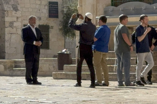 İsrailli aşırı sağcı Bakan Ben-Gvir, Mescid-i Aksa'ya baskın düzenledi İsrailli aşırı sağcı Bakan Ben-Gvir, Mescid-i Aksa'ya baskın düzenledi