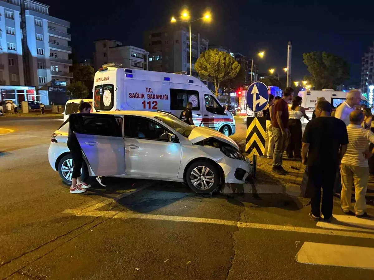 Kahramanmaraş'ta Trafik Kazası: 1'i Polis 4 Yaralı