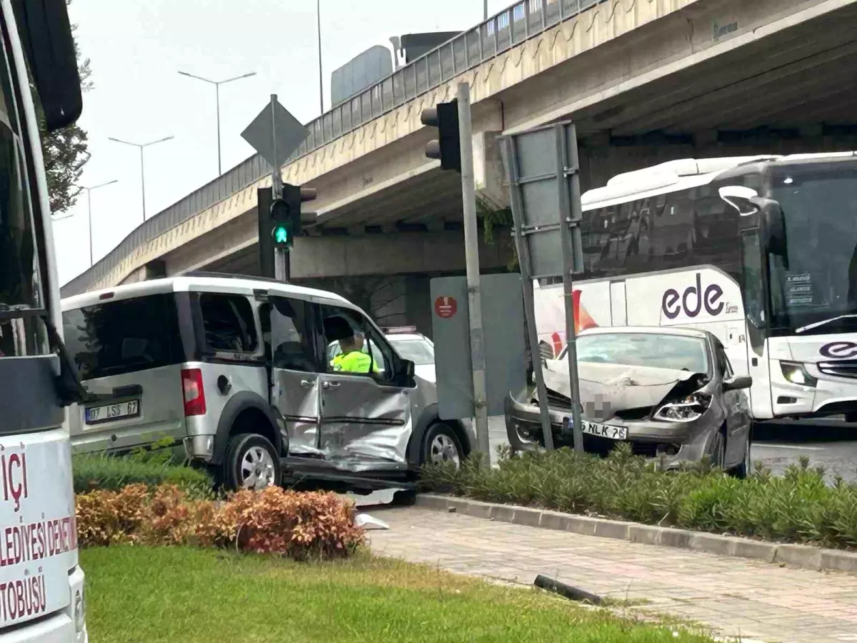 Manavgat’taki Trafik Kazasında 1 Kişi Yaralandı