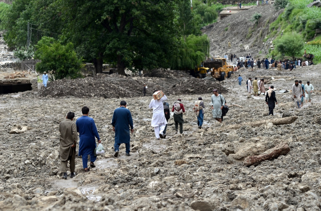 Pakistan'daki selde can kaybı 299'a yükseldi
