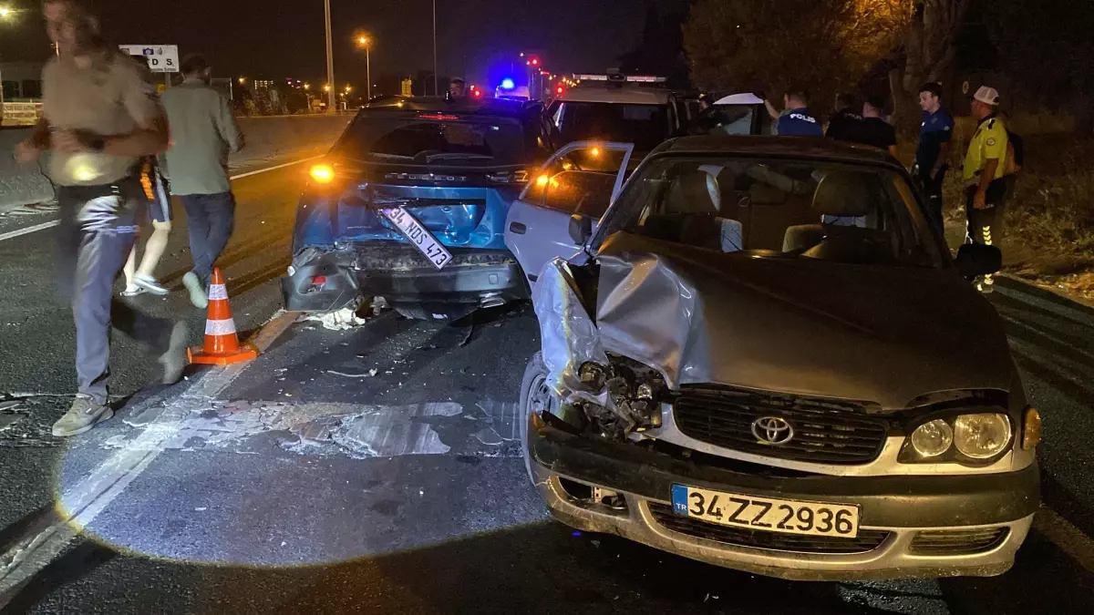 Polisten Kaçan Sürücü Çarpıştı, 9 Kaçak Göçmen Yakalandı