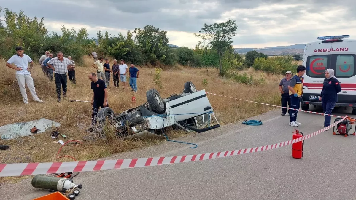 Bursa'da Trafik Kazası: Sürücü Hayatını Kaybetti, Yakınları Yaralıya Saldırdı