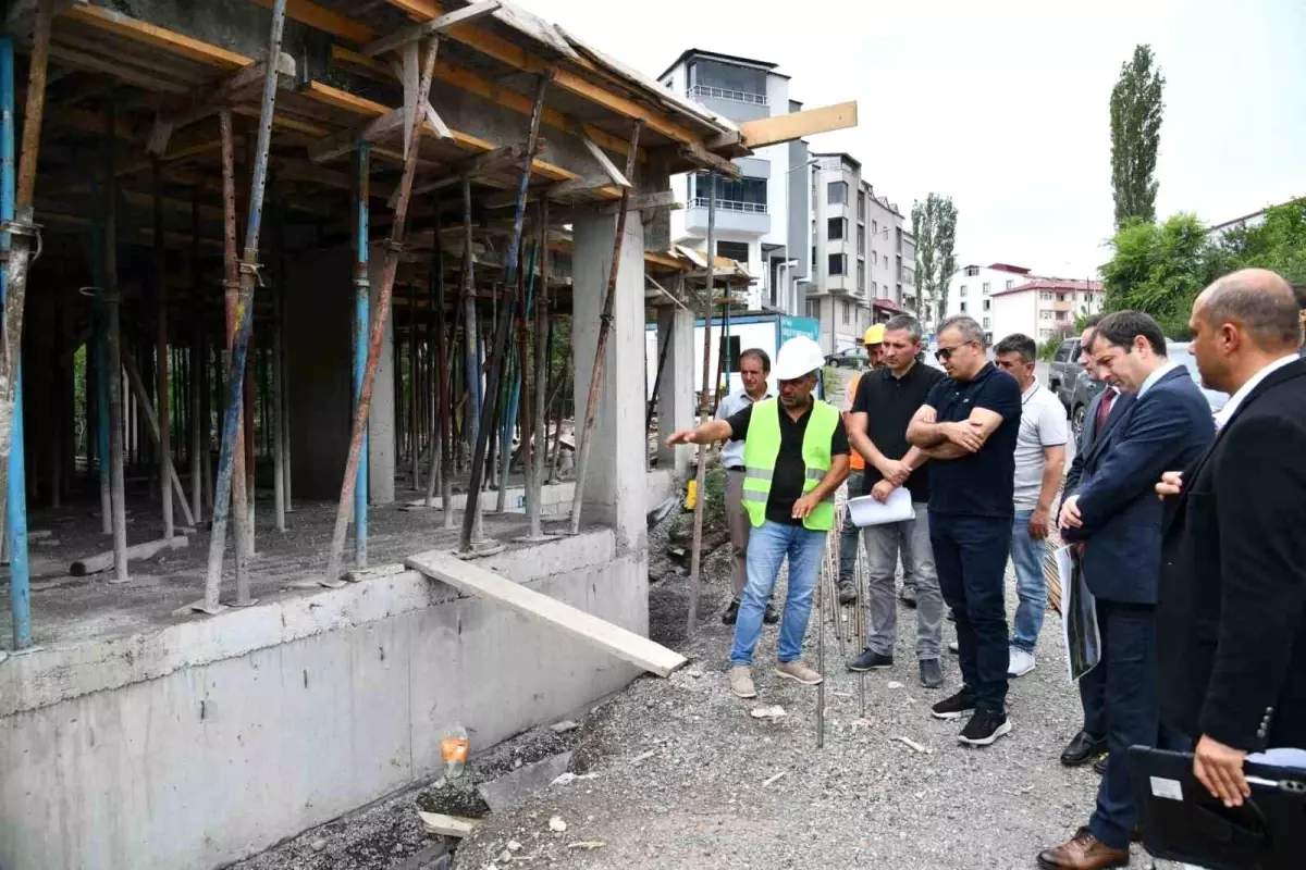 Vali Çiçek, Posof ve Hanak'taki Gençlik Yatırımlarını İnceledi