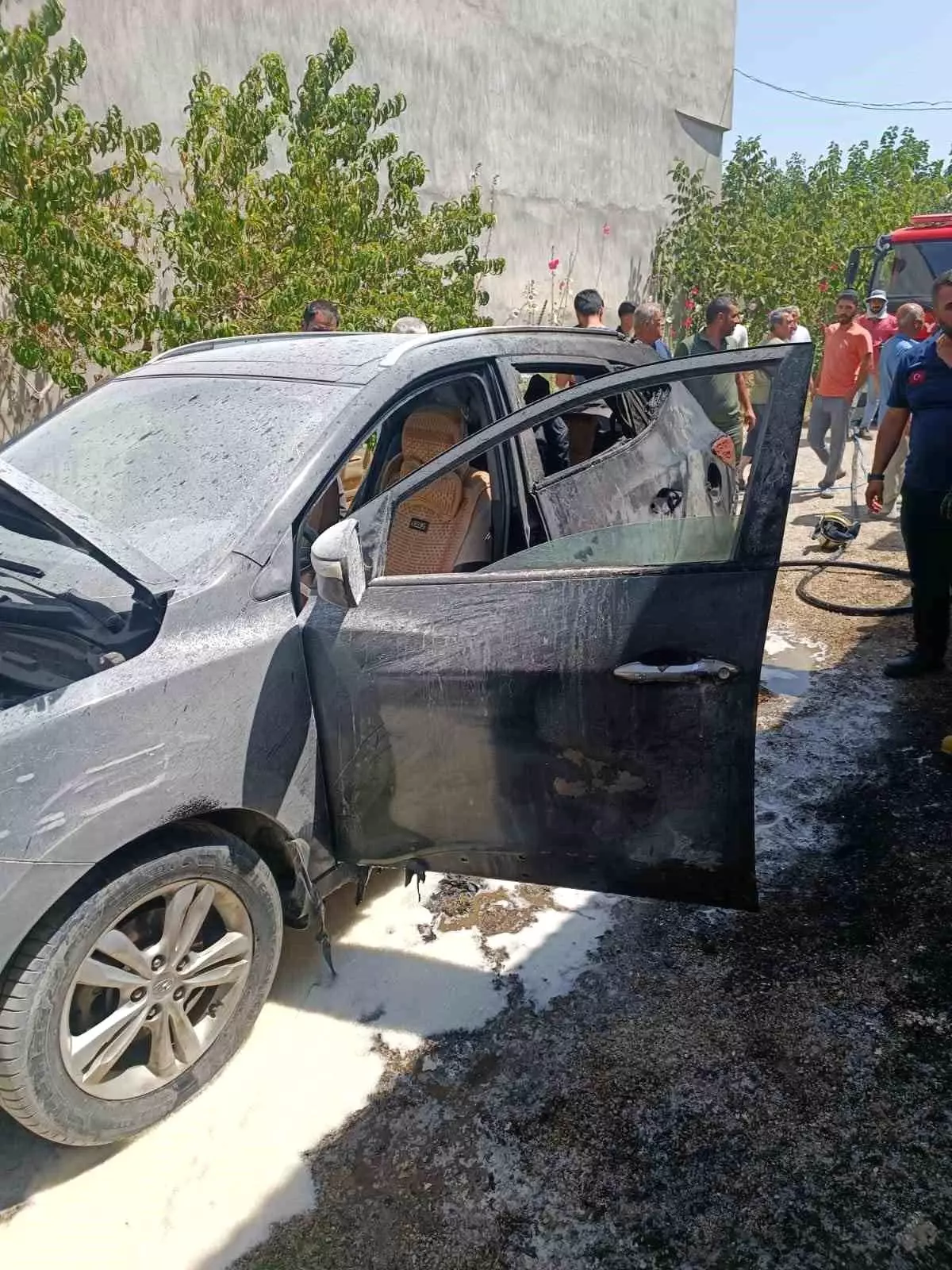 Van'da Park Halindeki Otomobil Yangını