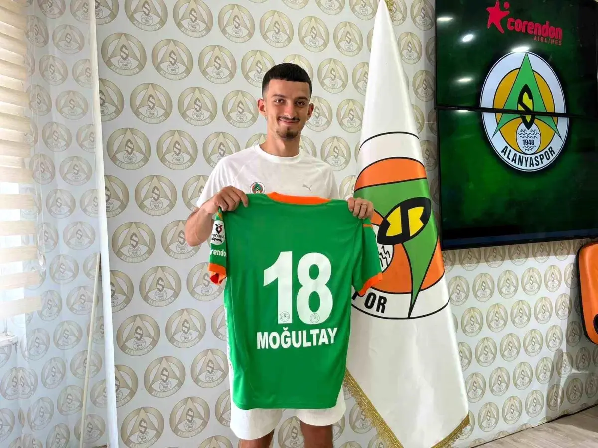Corendon Alanyaspor, Yeni Transferleri İçin İmza Töreni Düzenledi