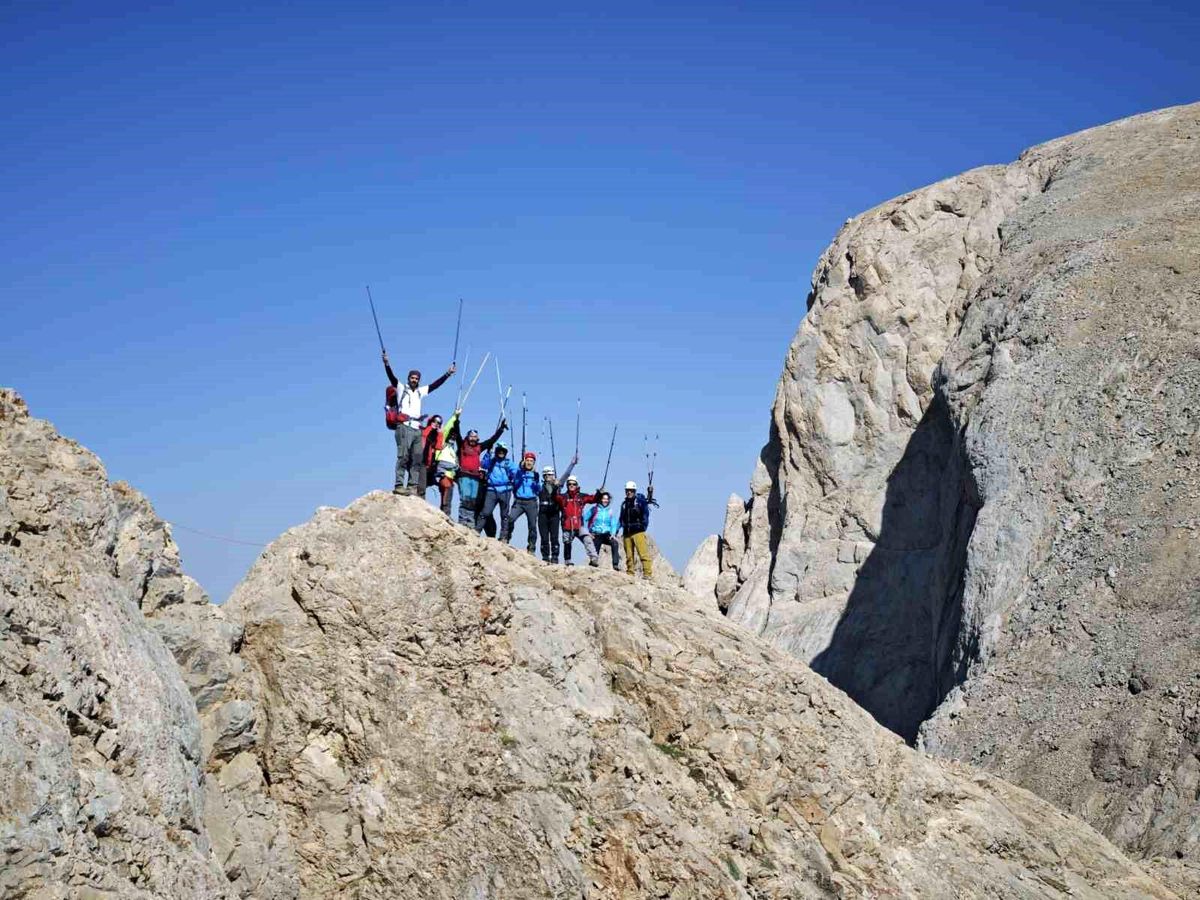 Cilo Reşko Dağı'nda Doğa ve Dağcılık Tutkunları Zirveye Ulaştı