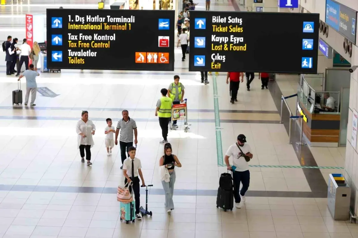 Antalya'da Turizmde Günlük Ziyaretçi Rekoru Kırıldı
