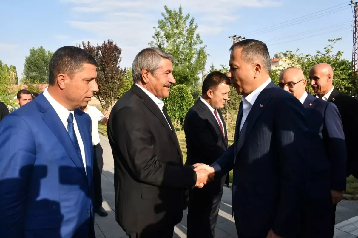 İçişleri Bakanı Ali Yerlikaya Patnos Belediyesi'ni Ziyaret Etti