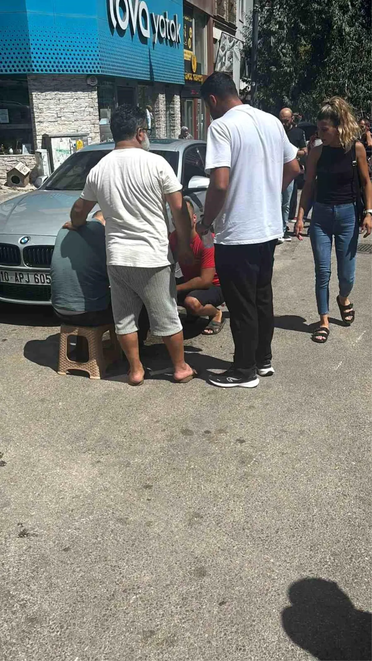 Bandırma'da Motosiklet Kazası: Yaşlı Kadın Ağır Yaralı