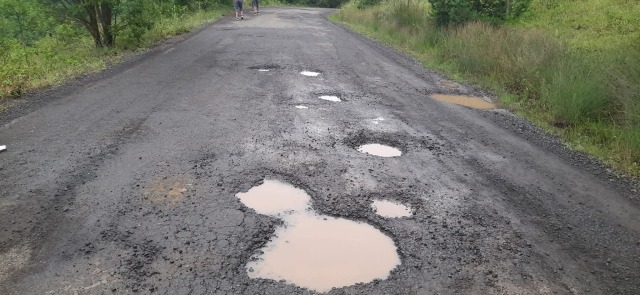 Belediye 'görülmeye değer mahalle' unvanı verdi ama görmeye gidecek yolu yok