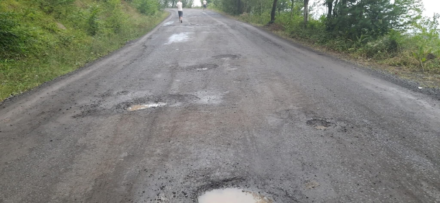 Belediye 'görülmeye değer mahalle' unvanı verdi ama görmeye gidecek yolu yok