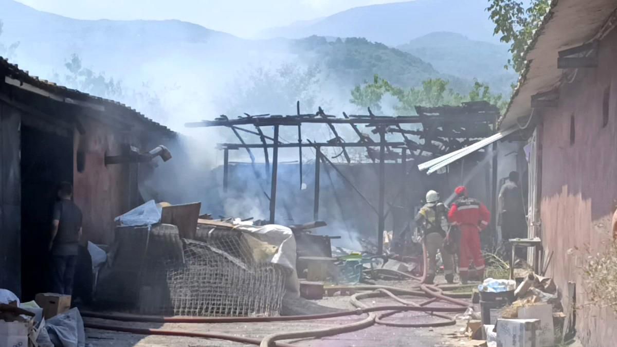 İnegöl'de Mobilya İmalathanesinde Yangın Çıktı