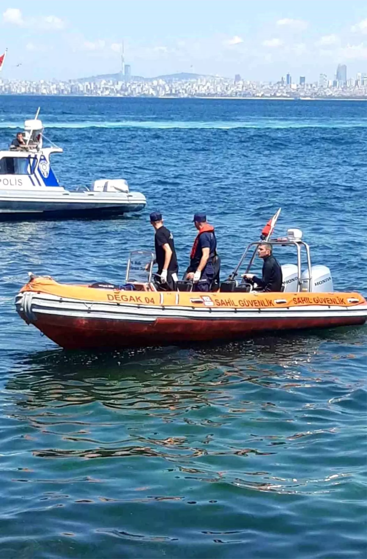 Büyükada'da Sahilde Erkek Cesedi Bulundu