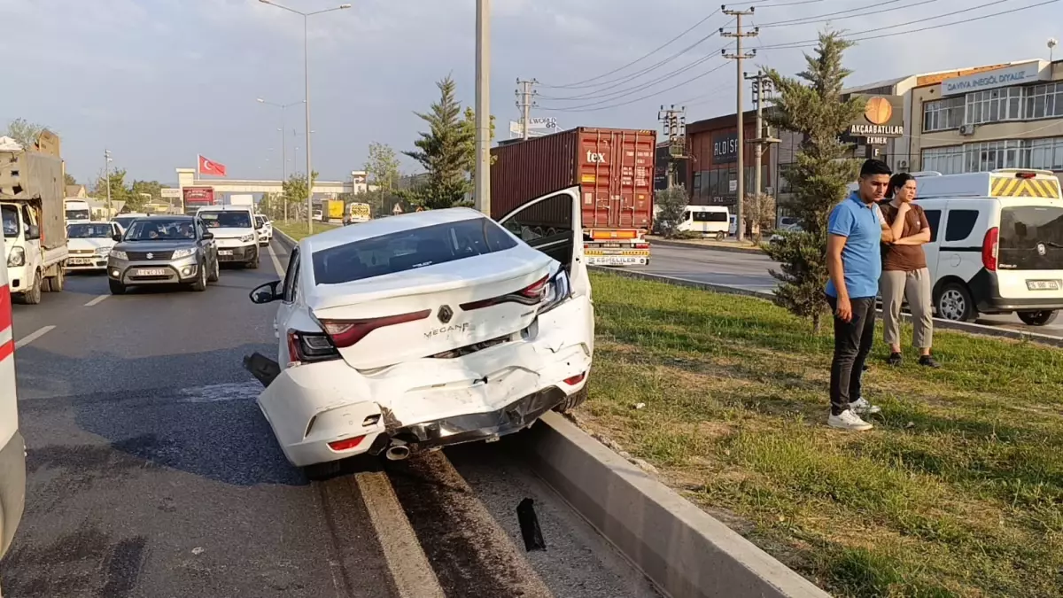 Bursa'da Otomobil ve Cip Çarpıştı: İki Yaralı