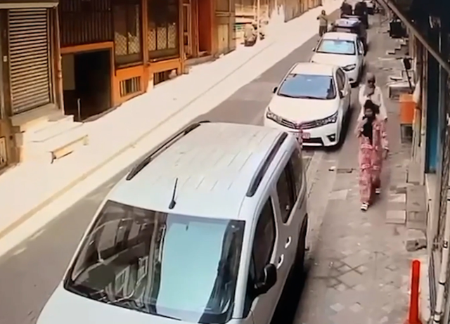 Ekipler şaştı kaldı! 19 yaşındaki genç kızın 101 suç kaydı çıktı